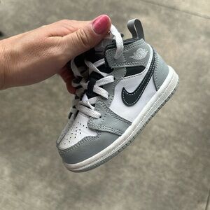 Jordan 1 Mids